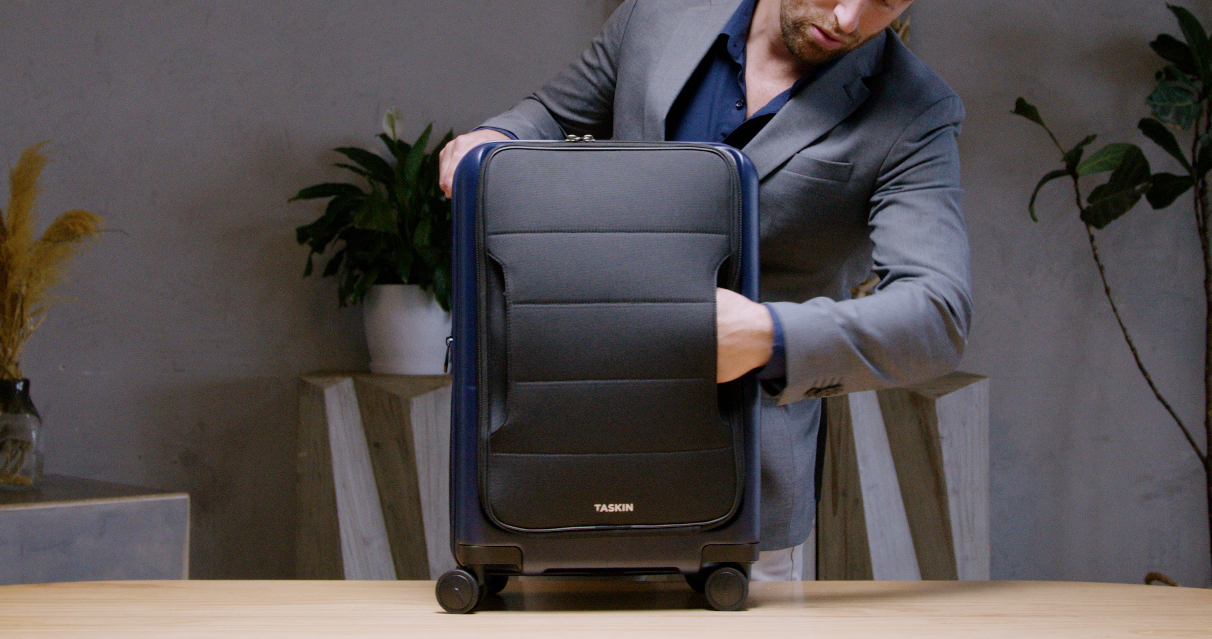 Taskin Protocol | Next Generation Hybrid Carry-On Luggage | 4 Wheel Spinner