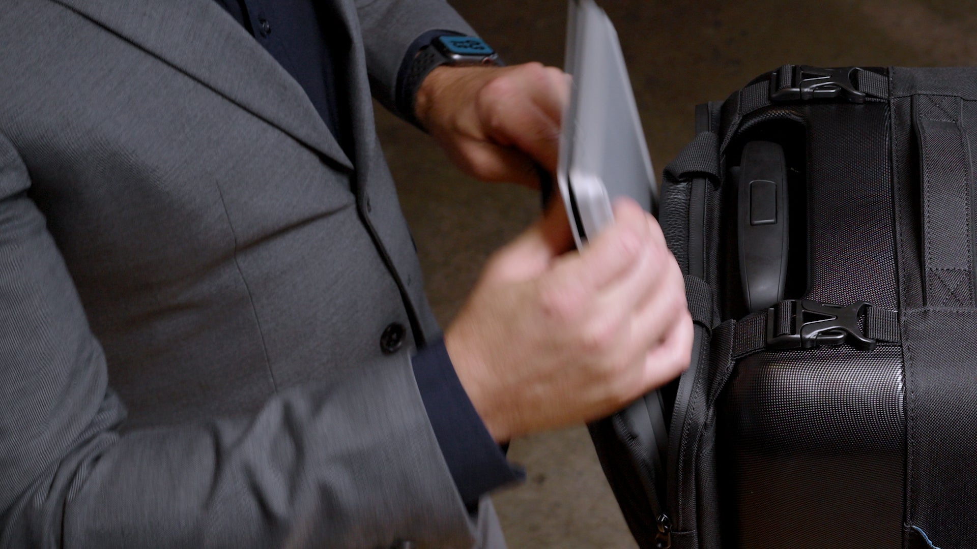 Taskin Aviator | Two Wheel Carry On Luggage Expandable w/ Detachable Laptop Sleeve