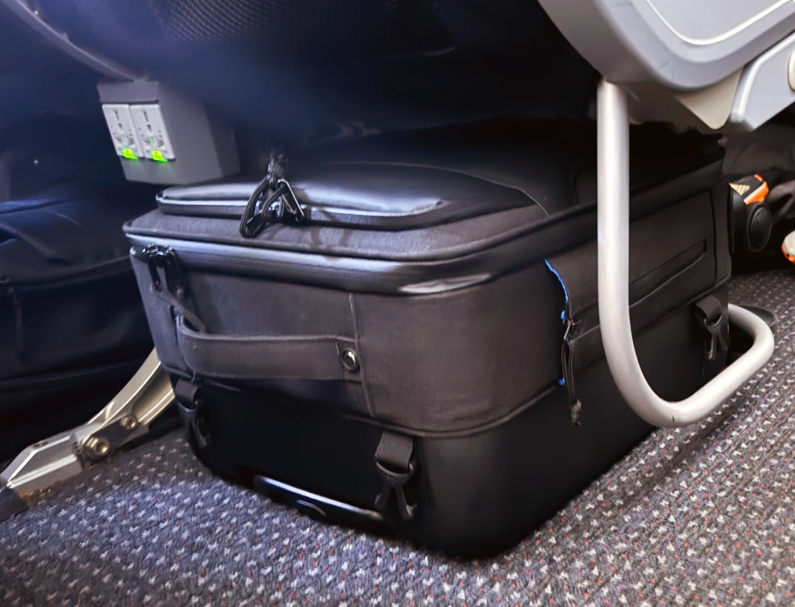 Taskin Swift | Best in Class 18" Underseat Carry-on/Weekender w/ Detachable Laptop Sleeve